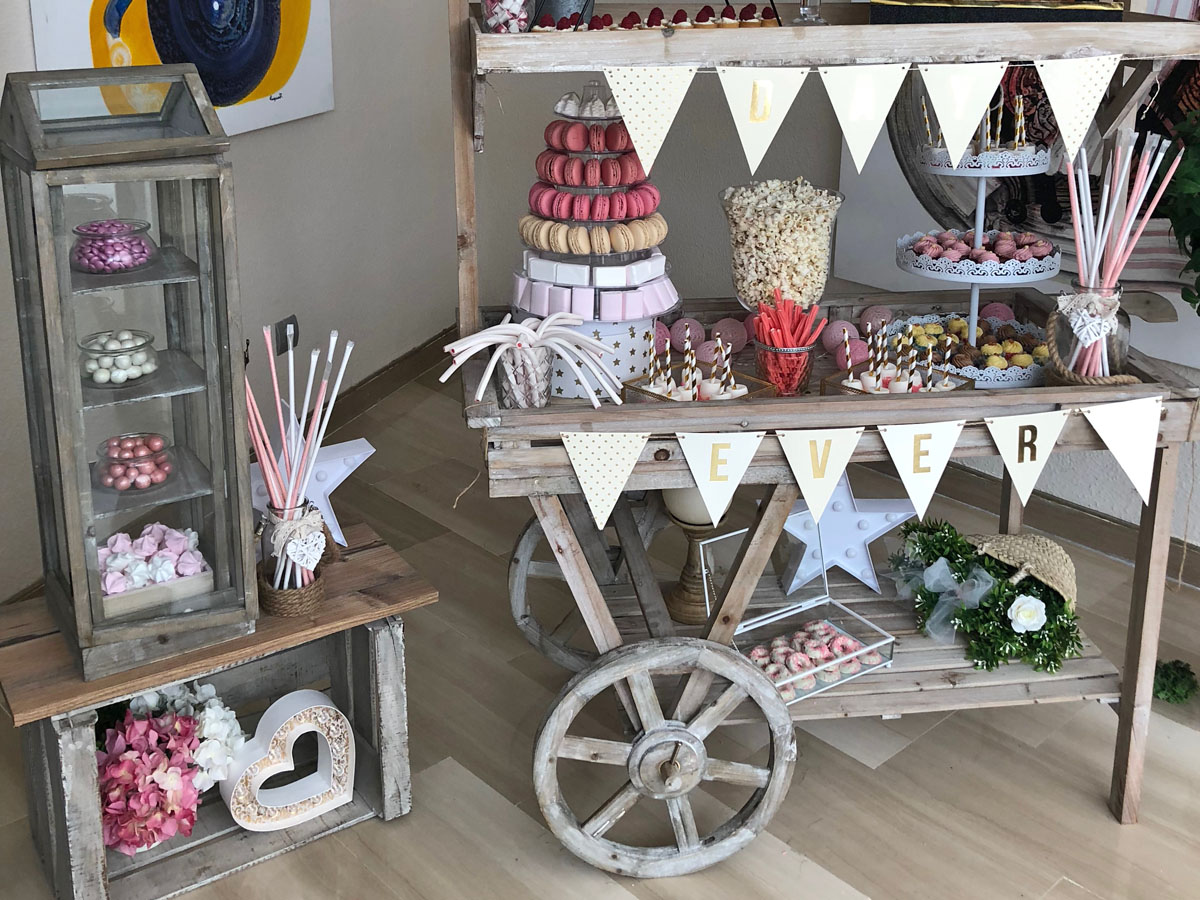 Mesa dulce con carrito